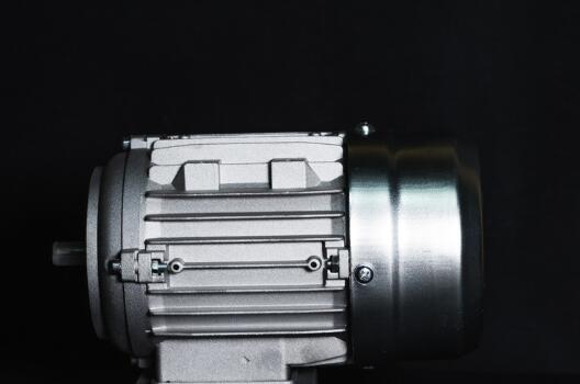 8kw电机多大空开，电机配备的空气开关规格