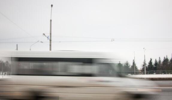 双电机电风扇原理，介绍双电机电风扇的工作原理